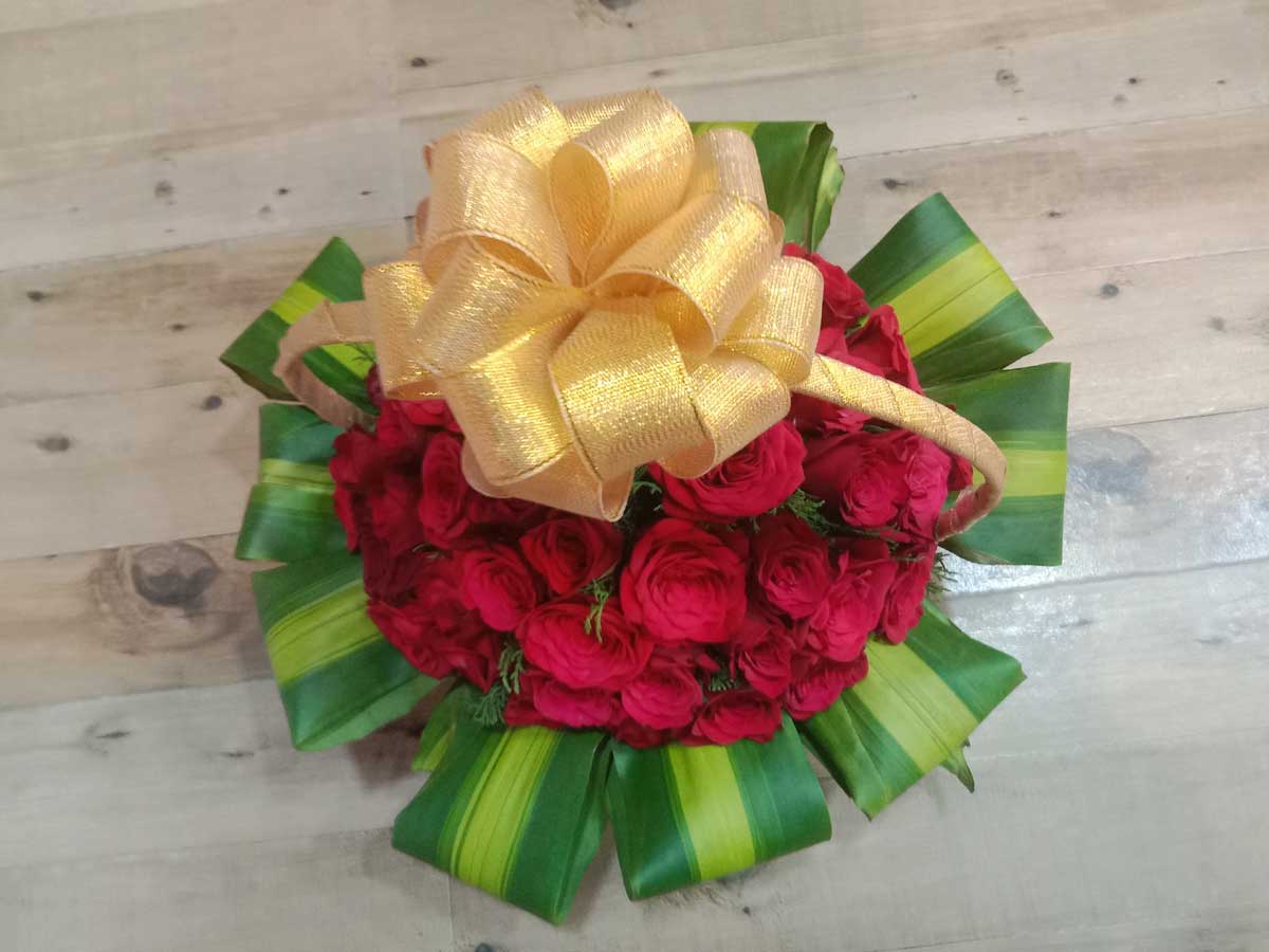 Fresh Flower Bouquet of Red Roses In Basket Gift