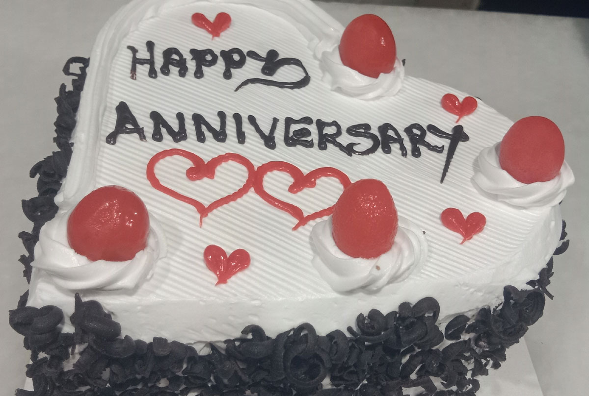 Heart Shape Anniversary Fresh Cream Cake