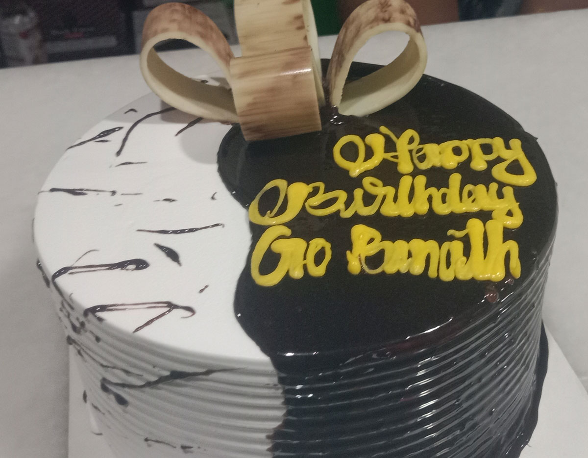 Half White &amp; Half Chocolate Designer Birthday Cake