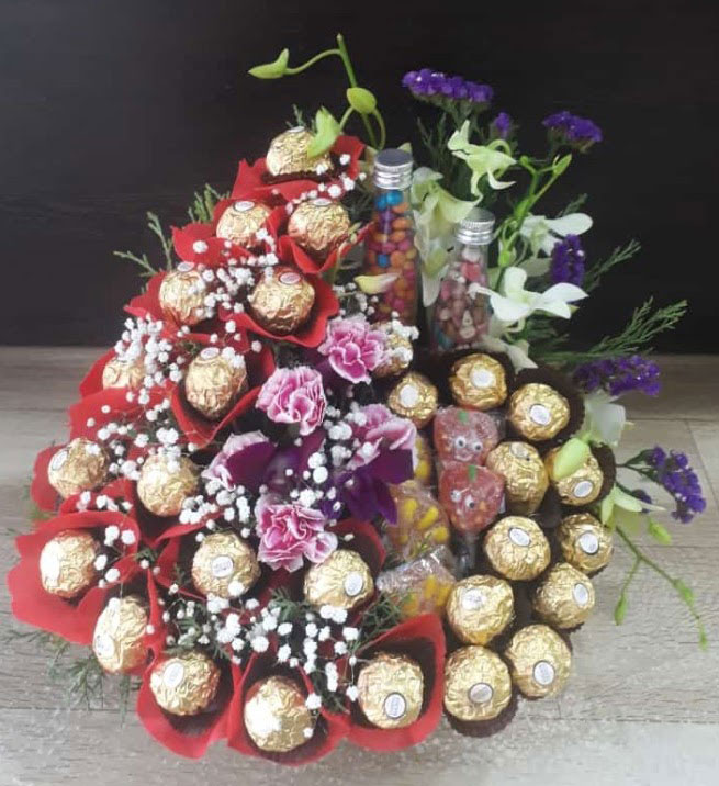 Luxury Ferrero Rocher Chocolate &amp; Mixed Flower Bouquet