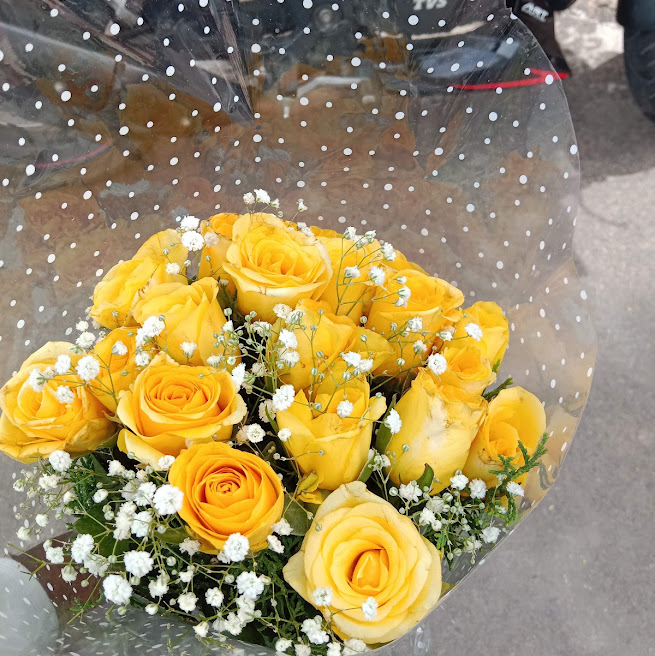 Premium Yellow Roses Bouquet with Baby's Breat